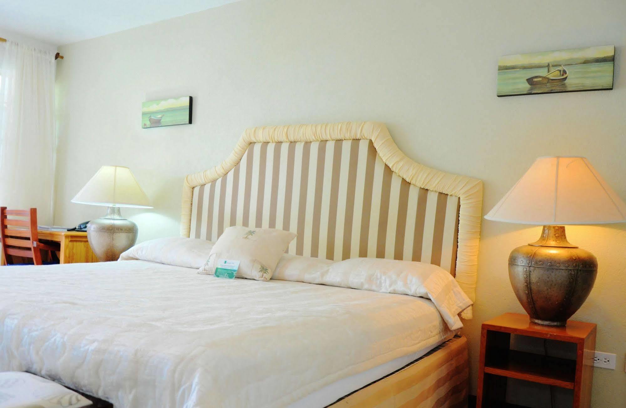 Beachcombers Hotel Saint Vincent Eksteriør billede
